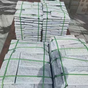 丹东 芝麻白蘑菇石装车出货