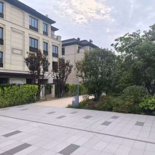 丹东 芝麻白与芝麻白搭配铺装，尺寸1200*600