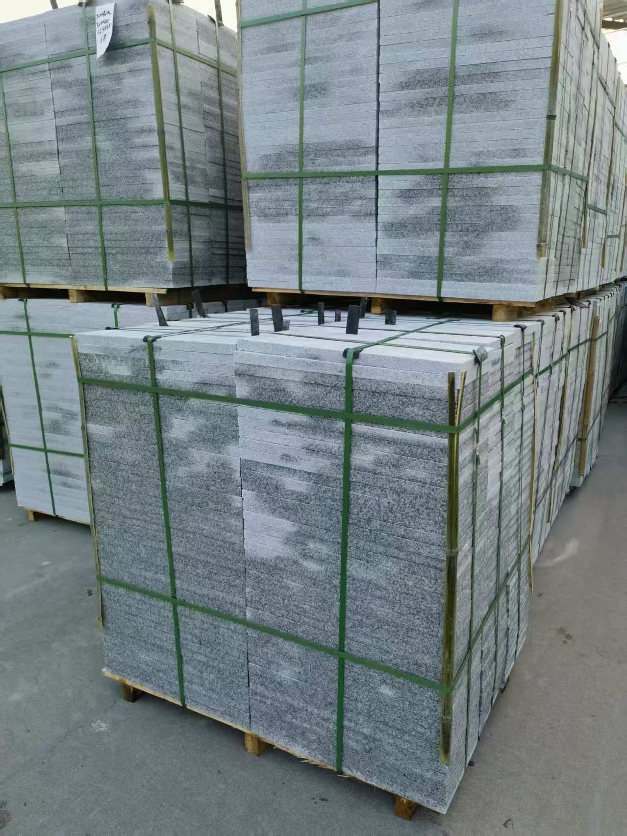 丹东 芝麻白地铺石材