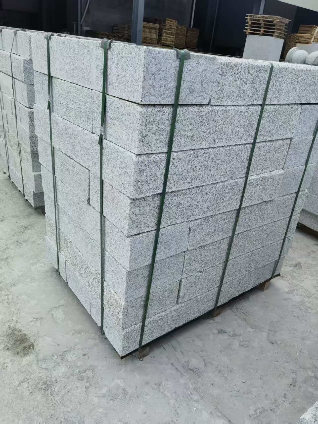 丹东 芙蓉白火烧两面路沿石