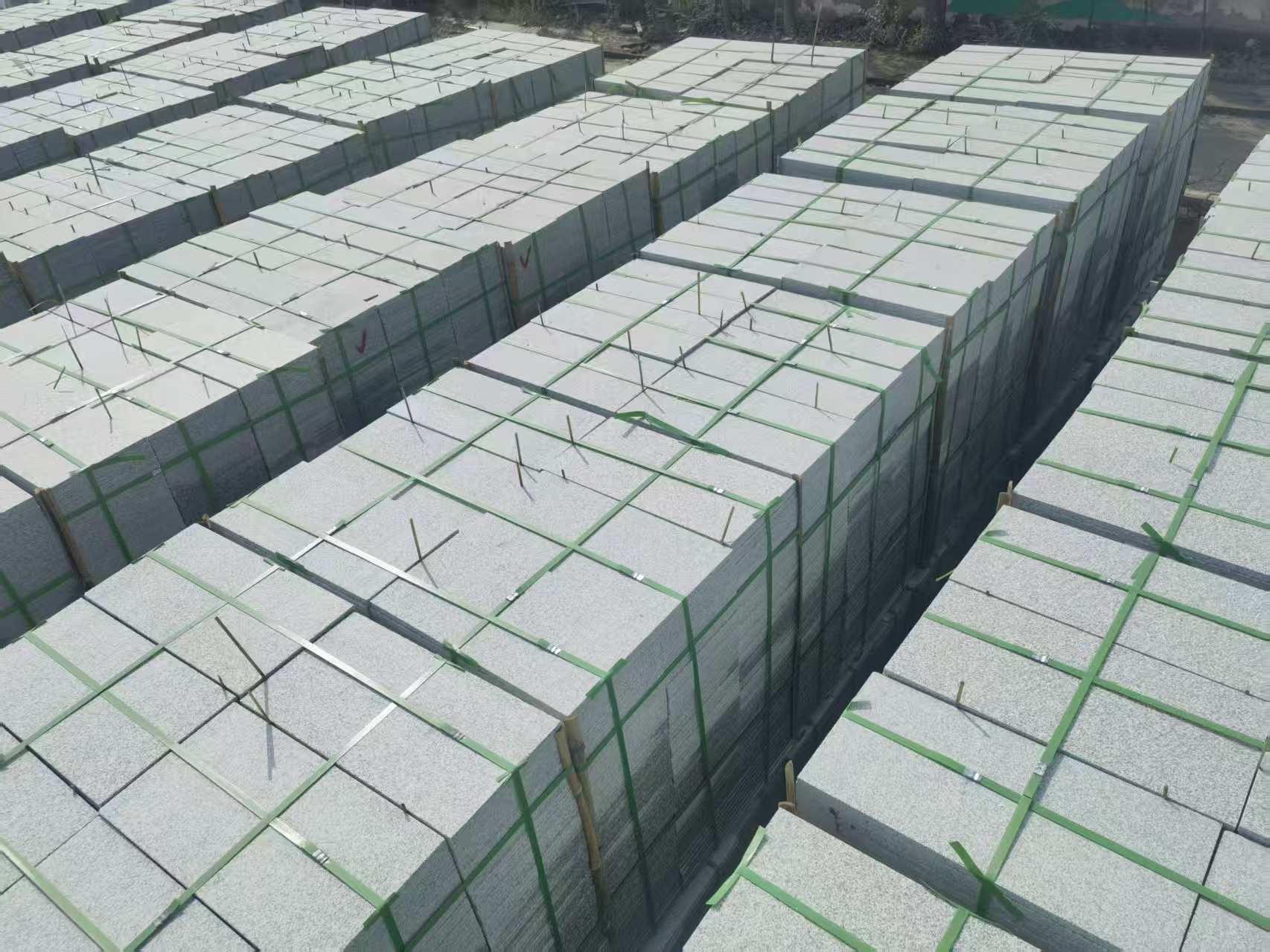 丹东 芝麻白1.8公分火烧300*600地铺，清仓大甩卖