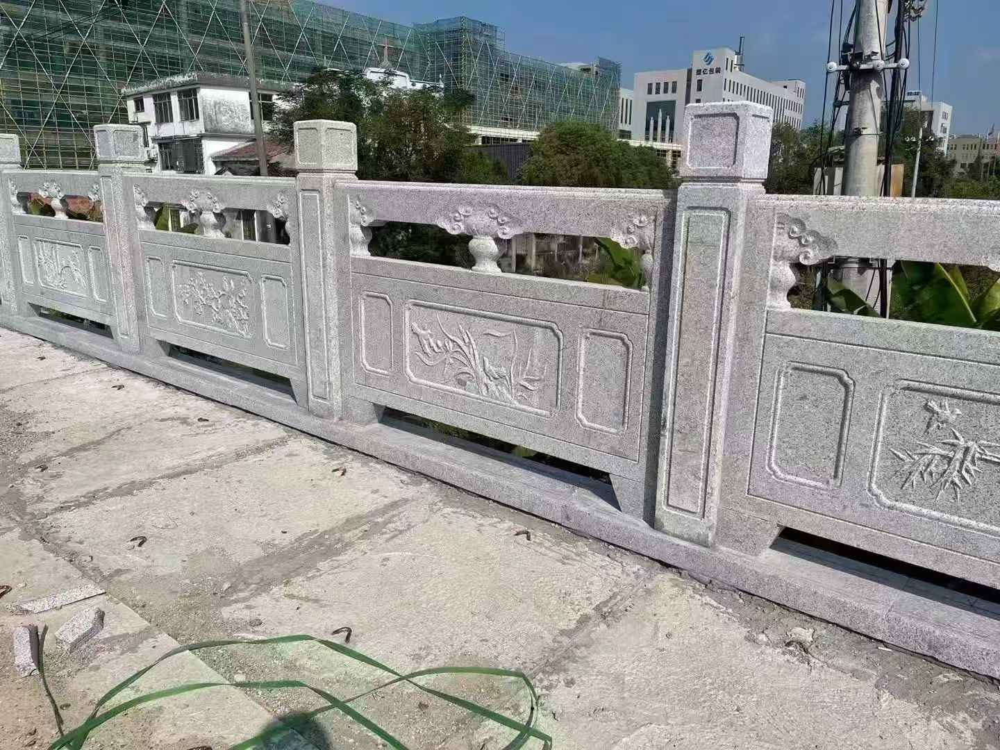 丹东 芝麻白栏杆