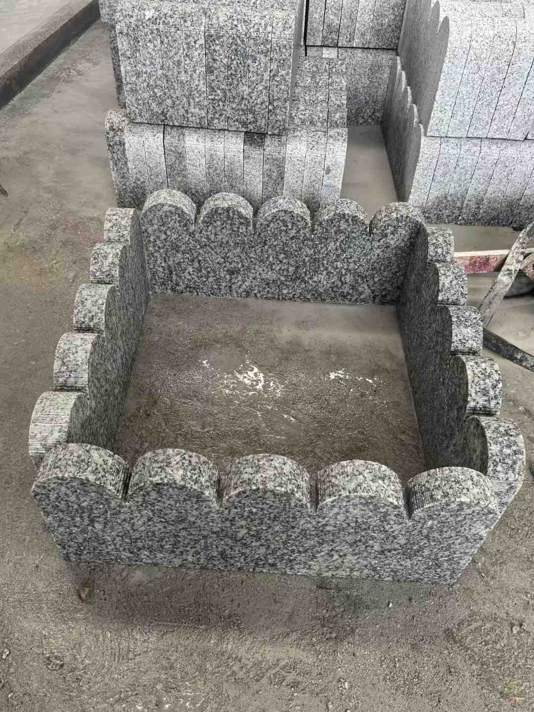 丹东 花边石、花坛围栏石、花池界石、菜园栅栏石、镶边石、波浪状界石介绍