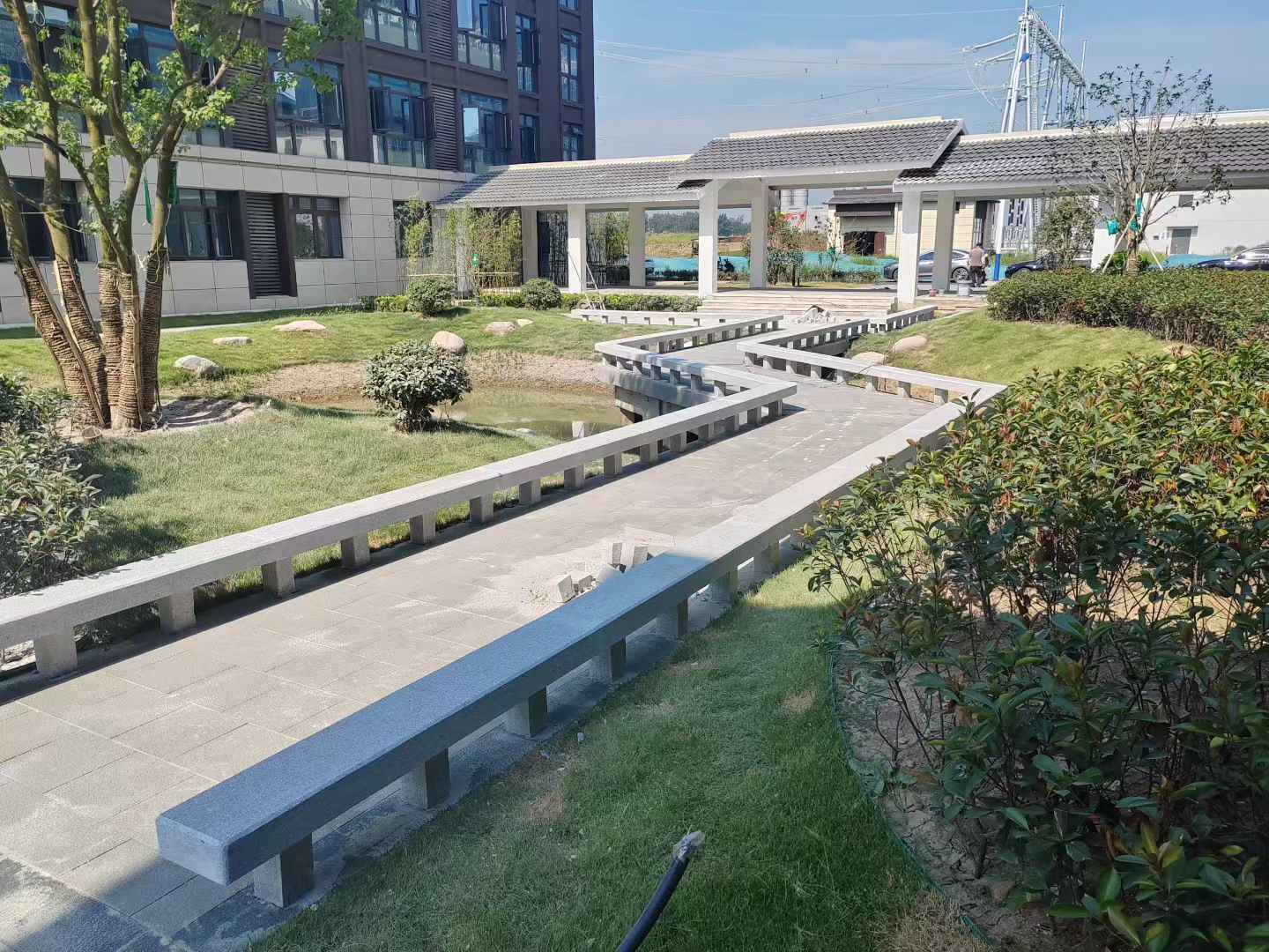 丹东 芝麻灰小区坐凳&栏杆安装效果