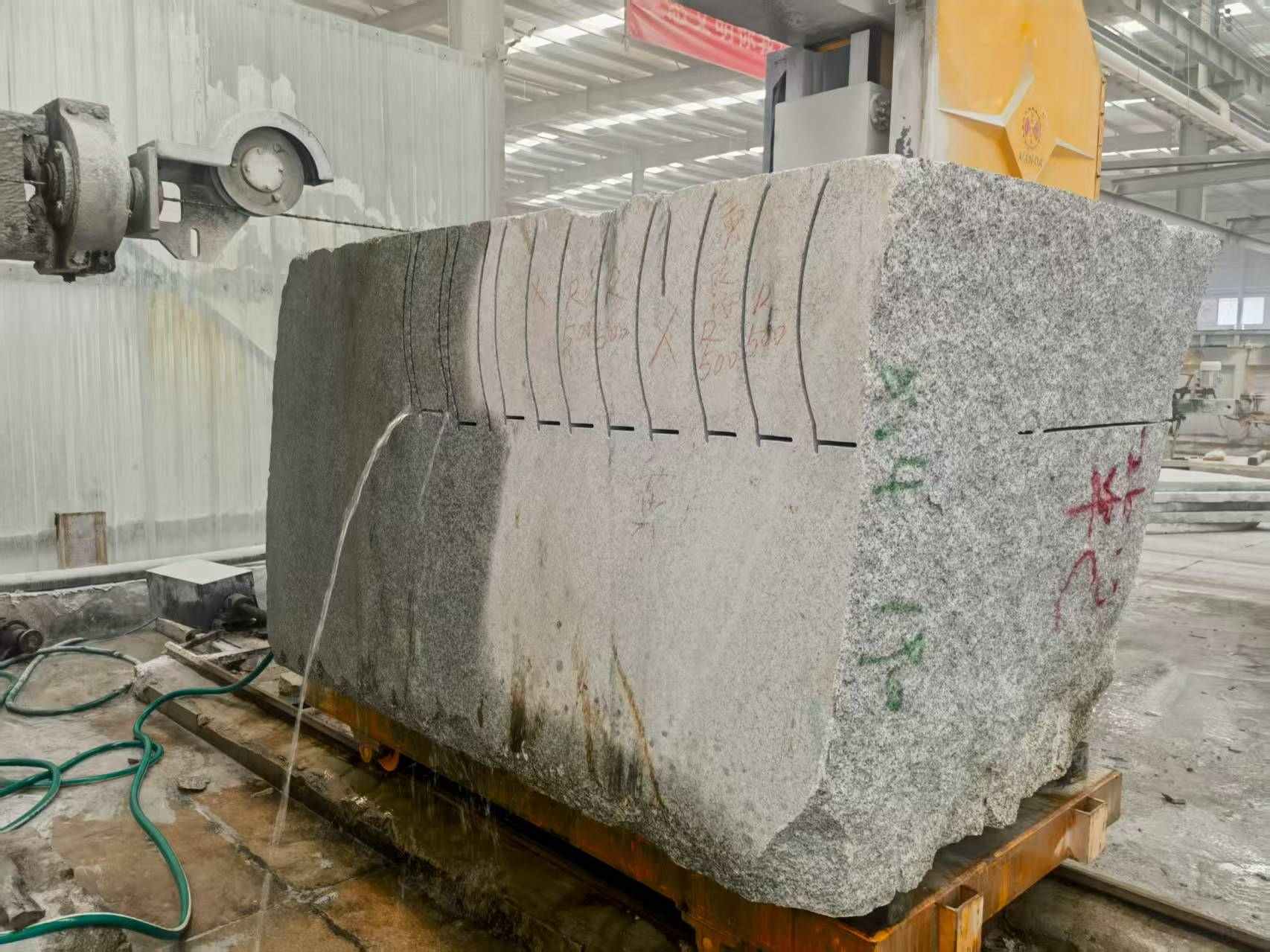 丹东 602，大花芙蓉白，绳锯加工弧形路沿石