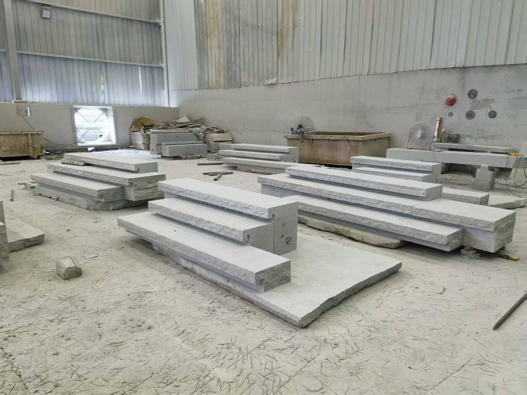 丹东 整石台阶（大面火烧+侧面自然面），出货前厂内拼装