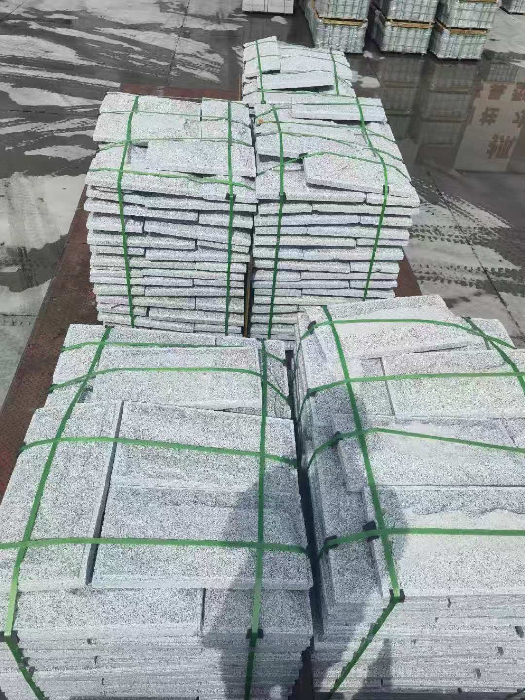 丹东 芝麻白蘑菇石装车出货