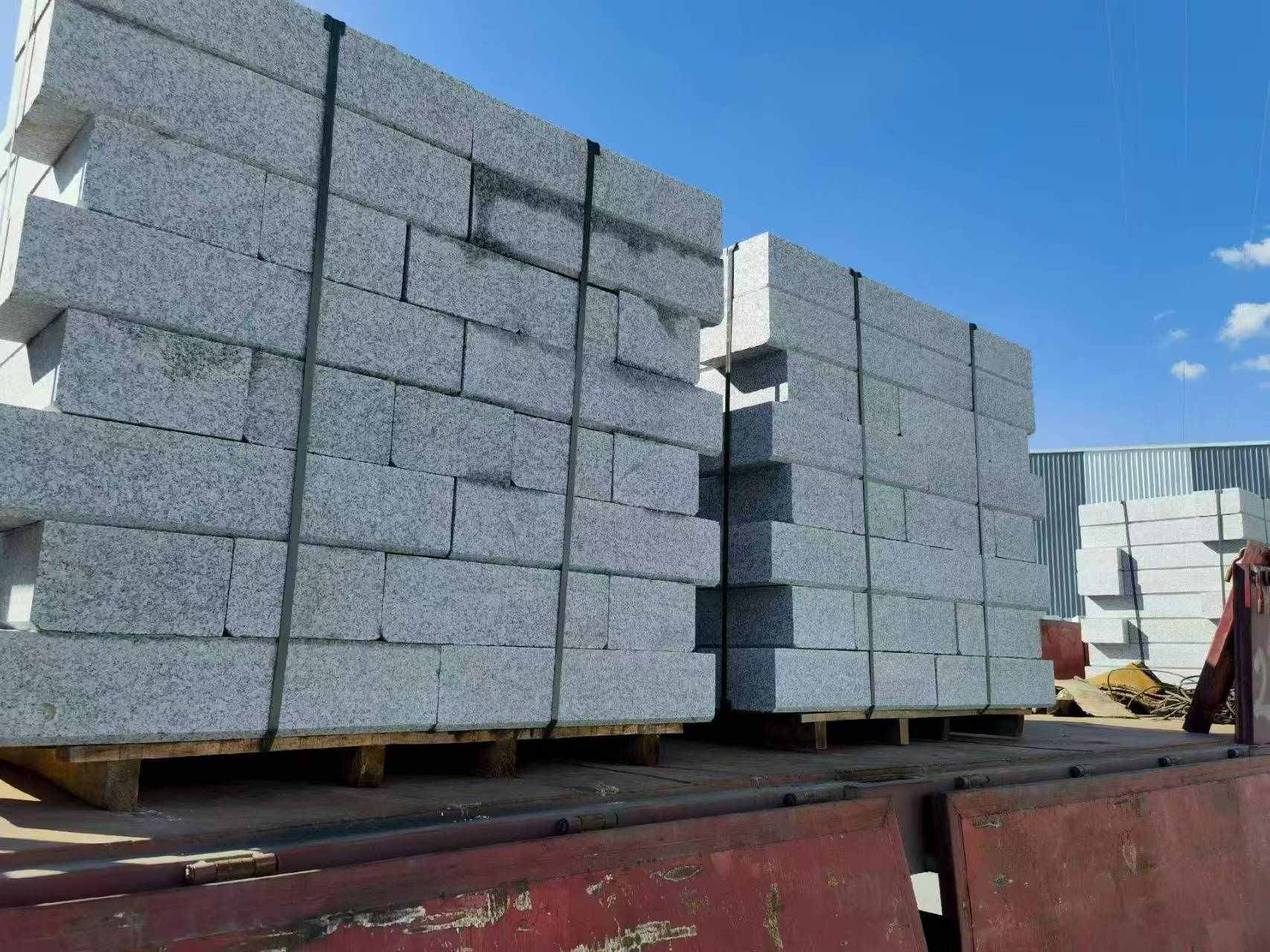 丹东 路沿石装车出货