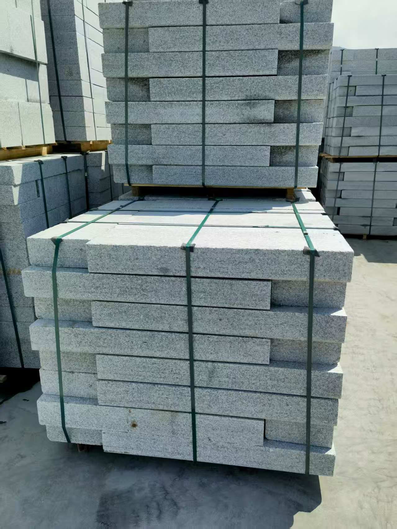 丹东 芙蓉白花岗岩路沿石、平石尺寸标准，色泽均匀