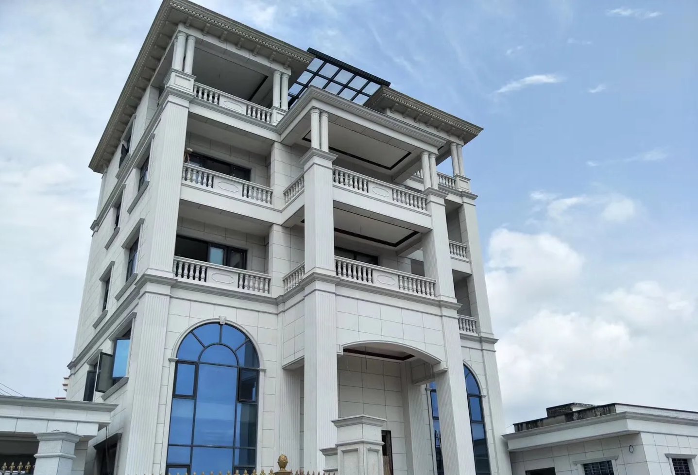 丹东芝麻白别墅干挂效果展示