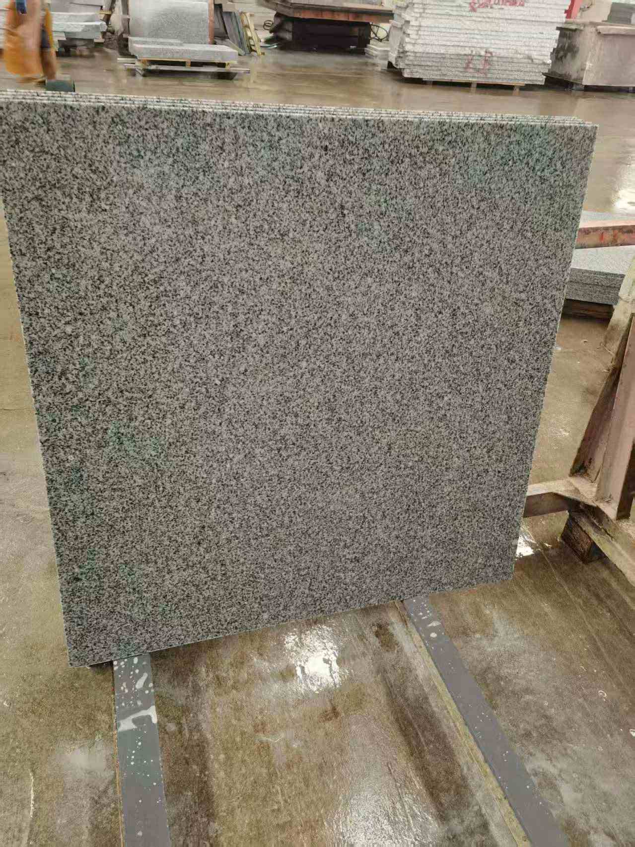 丹东 芝麻白光面900*900，高地铁标准