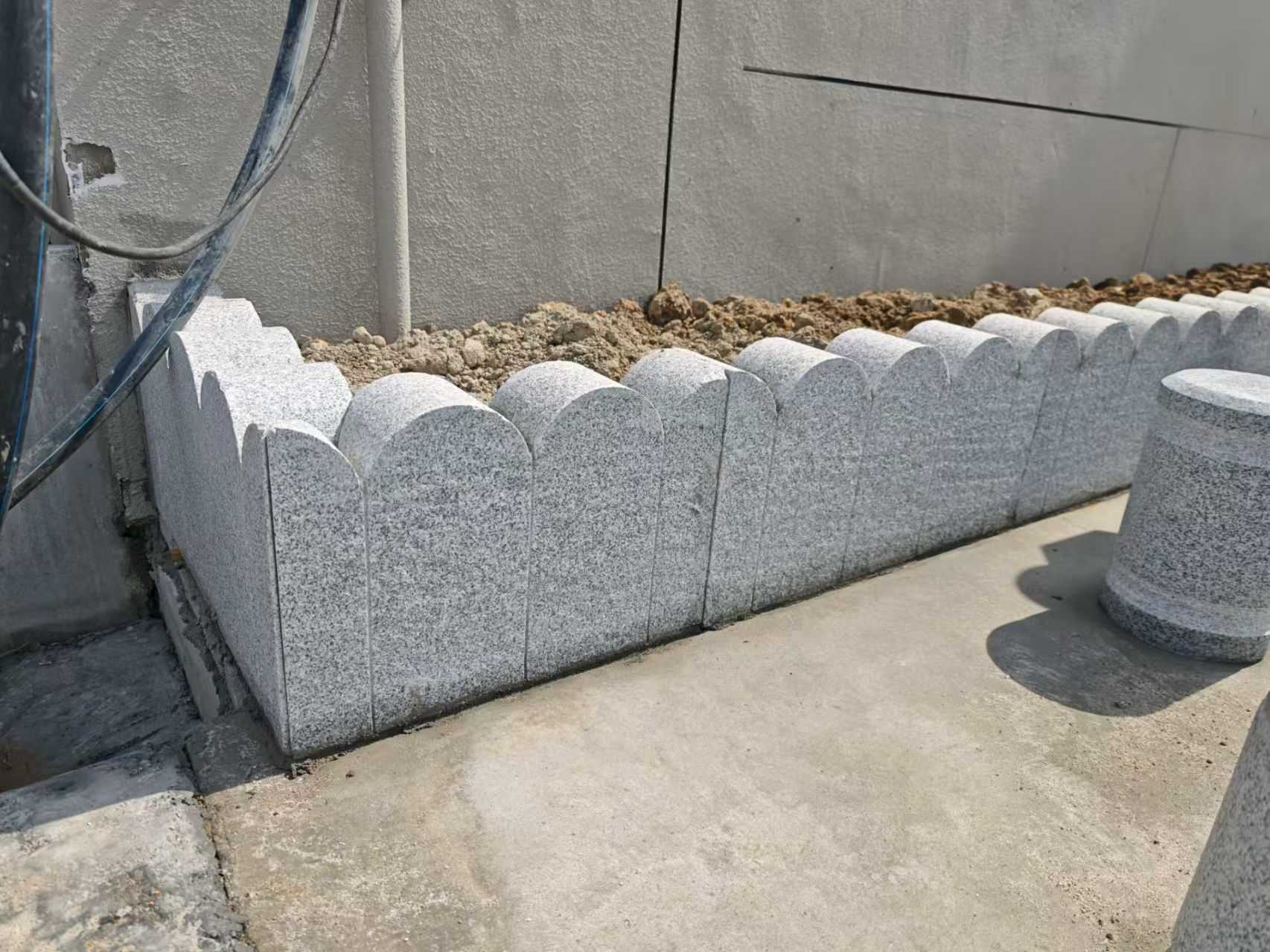 丹东 芝麻白花岗岩花边石铺装效果图