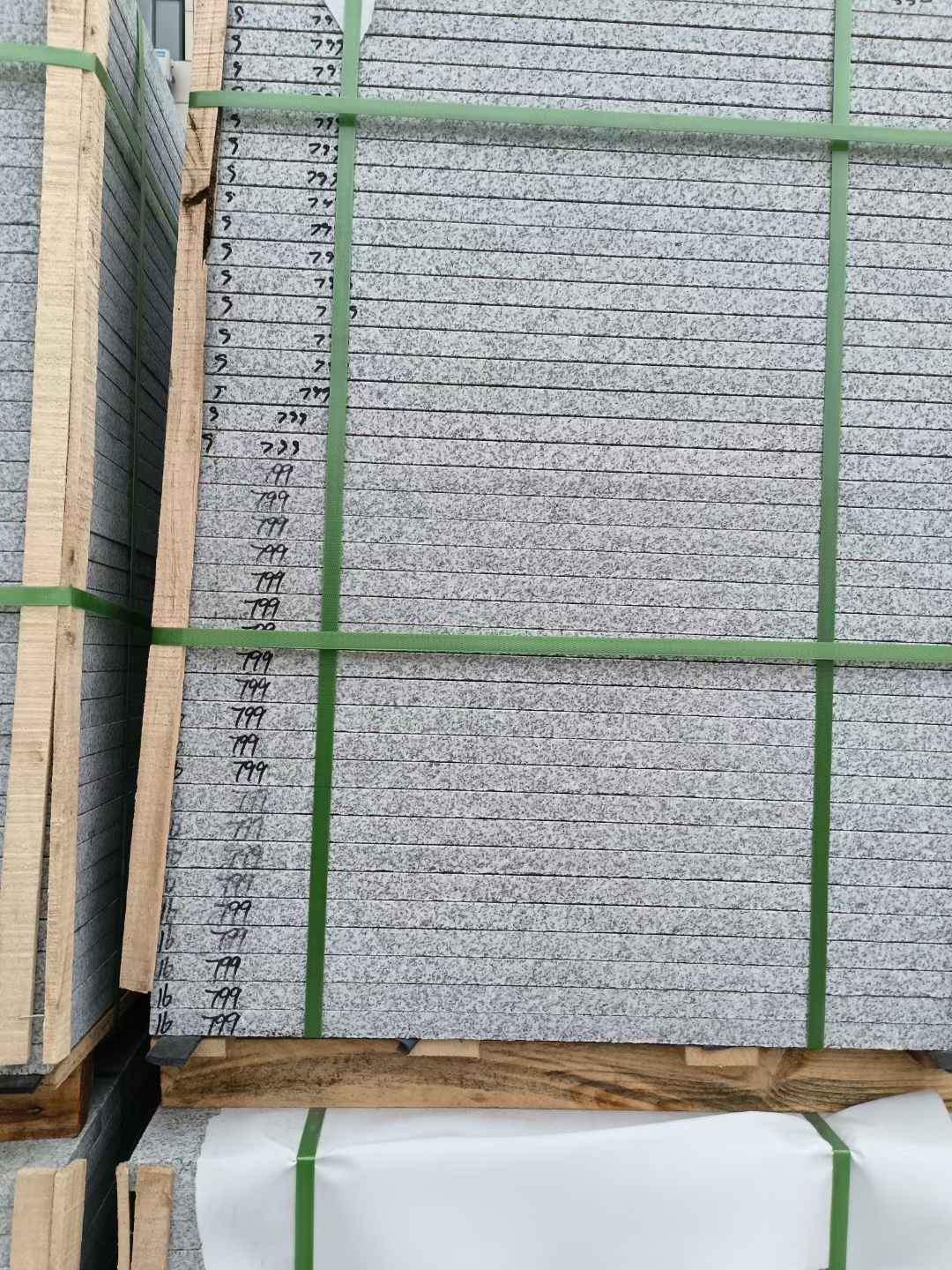 丹东 芝麻白石材地铺做法